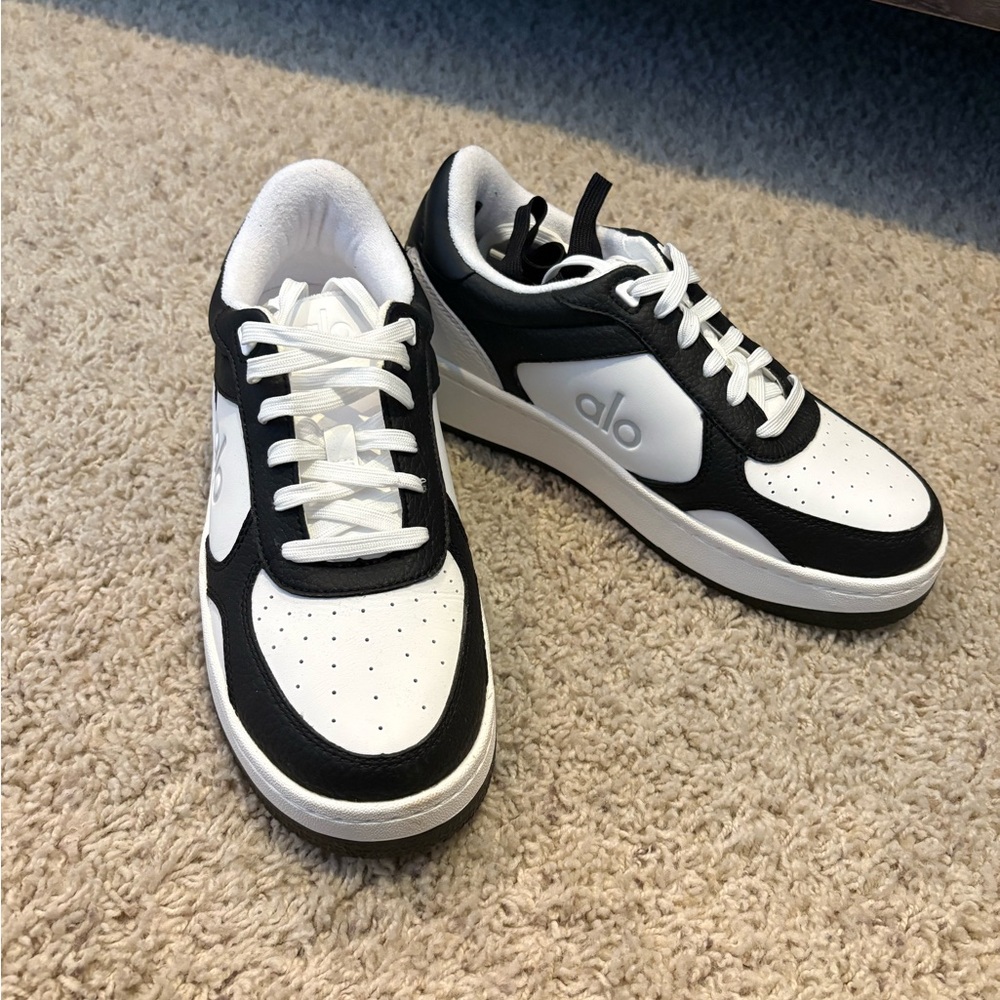 BRAND NEW NEVER WORN ALO Yoga Black and White Womens Sneakers